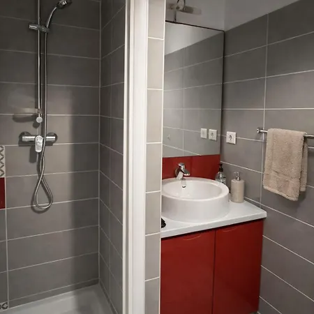 Apartment 5-minute Airport & Airbus