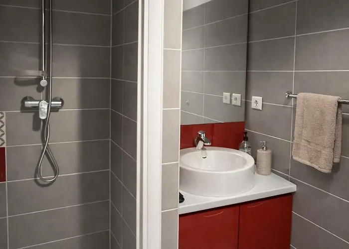 Apartment 5-minute Airport & Airbus